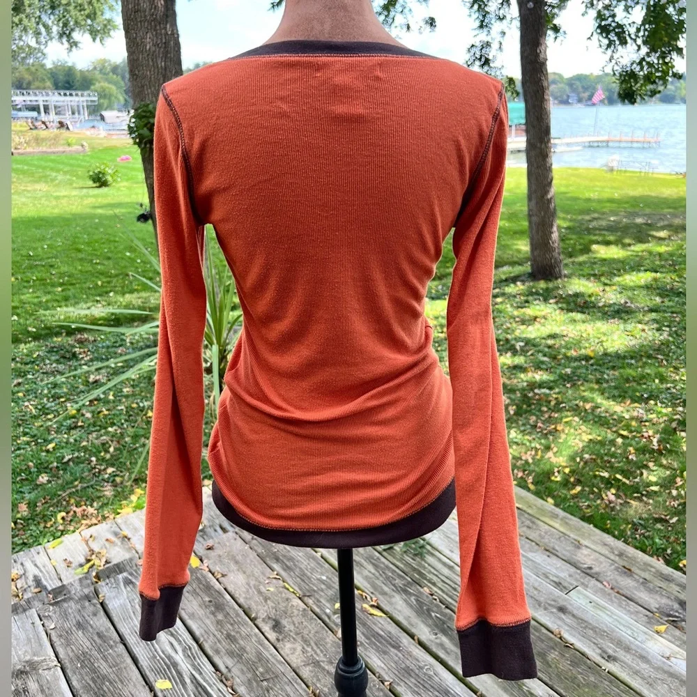 Charlotte Russe Orange with Brown highlights V-Neck Long Sleeve Top - Picture 2 of 3